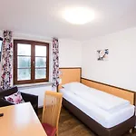 Vier Jahreszeiten Hotel 2*