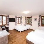 Vier Jahreszeiten Hotel 2*