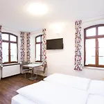 Vier Jahreszeiten Hotel 2*