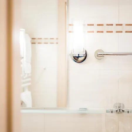 Vier Jahreszeiten Hotel 2*