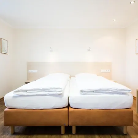 Vier Jahreszeiten Hotel 2*