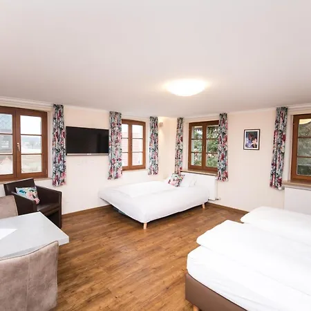 Vier Jahreszeiten Hotel 2*