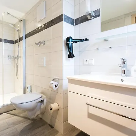 Vier Jahreszeiten Hotel 2*