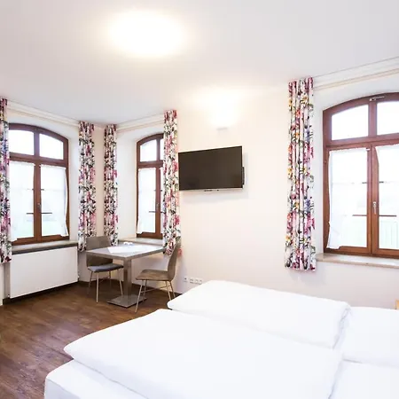 Vier Jahreszeiten Hotel 2*