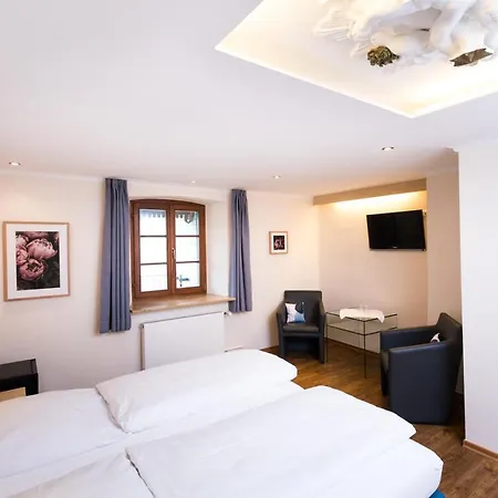 Vier Jahreszeiten Hotel 2*