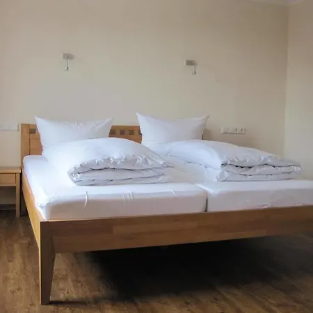 Vier Jahreszeiten Hotel 2*