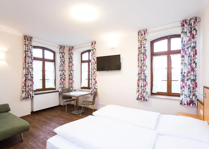 Vier Jahreszeiten Ξενοδοχείο 2*